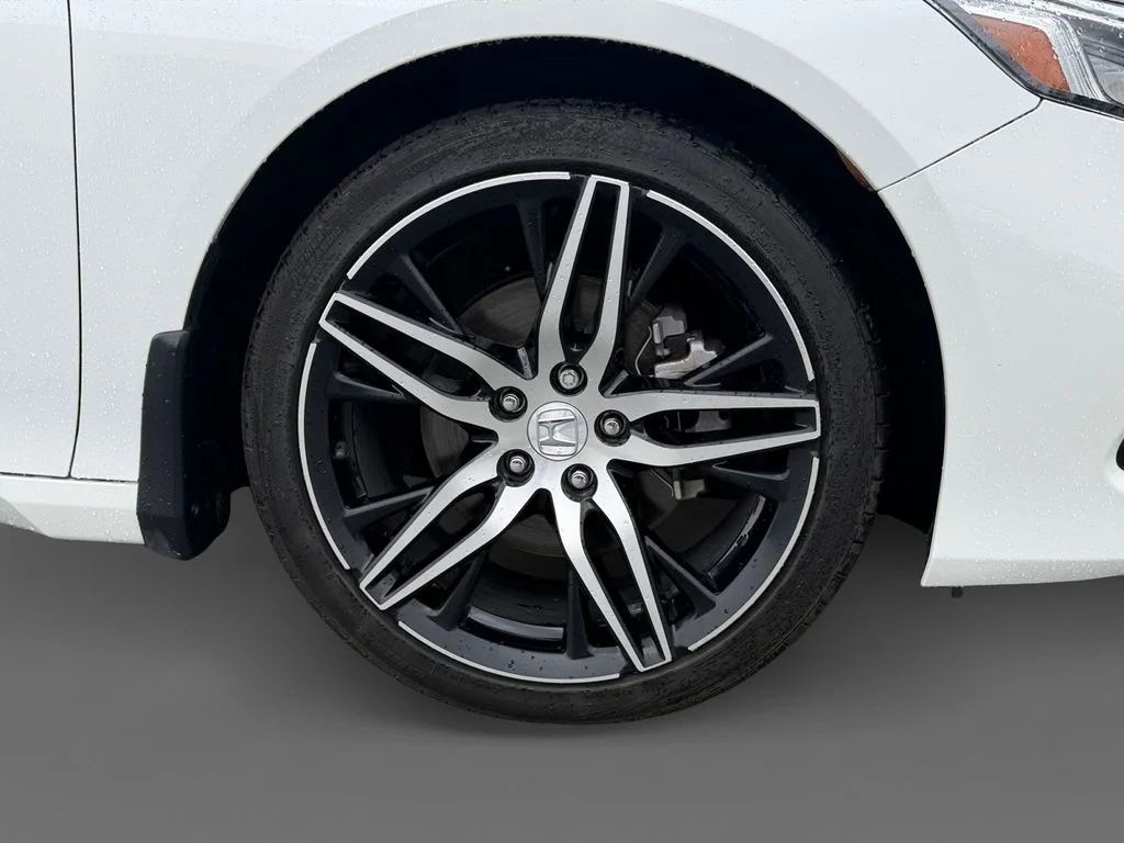 Used 2022 White Honda Touring image 9