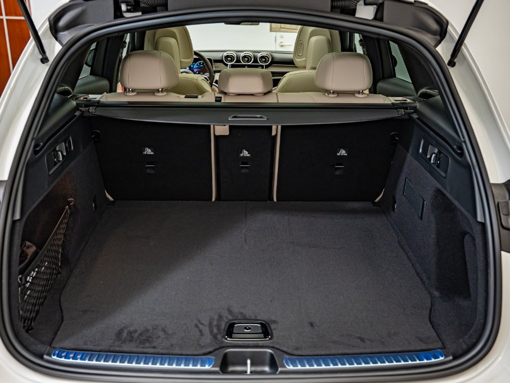 New 2027 Polar White Mercedes-Benz GLC 300 image 39