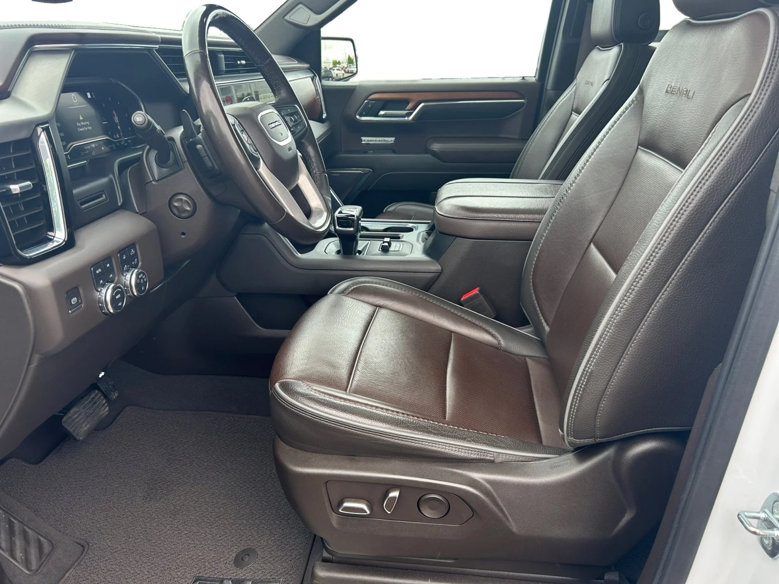 Used 2023 White GMC Denali Crew Cab image 14