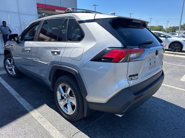 Used 2021 Silver Toyota XLE Premium image 13