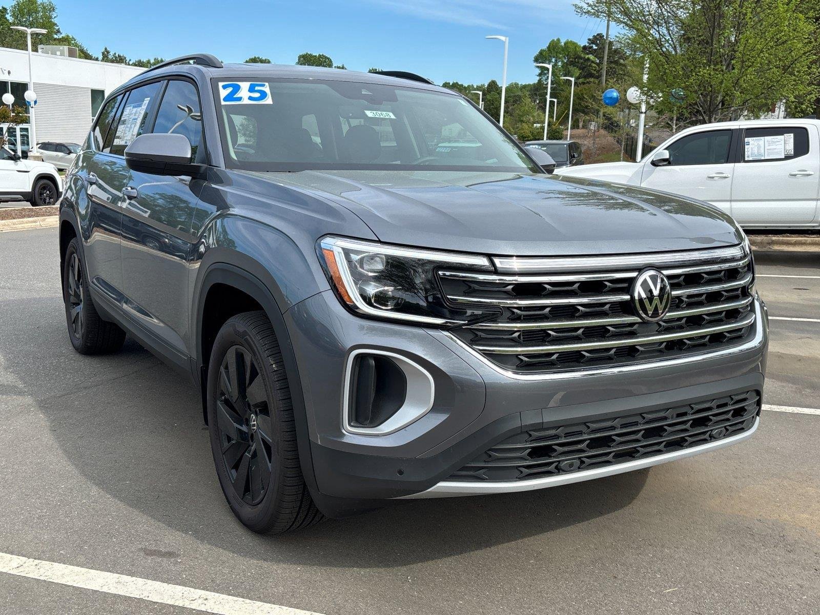 2025 Volkswagen Atlas SE w/Tech - Photo 7