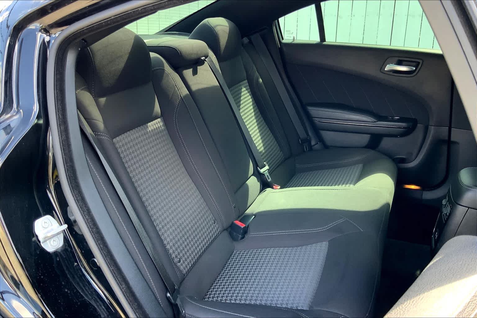 Used 2018 Pitch Black Clearcoat Dodge SXT Plus image 19