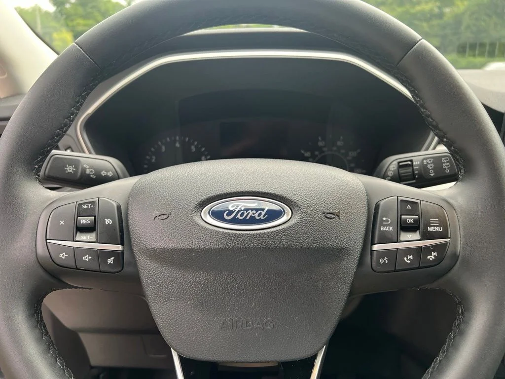 Used 2022 White Ford SE image 29