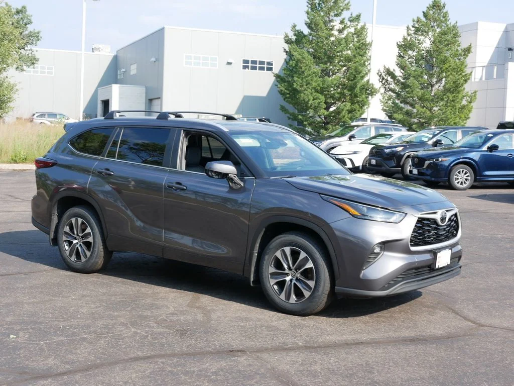 Certified 2024 Toyota Highlander XLE with VIN 5TDKDRBH6RS572236 for sale in Minneapolis, Minnesota