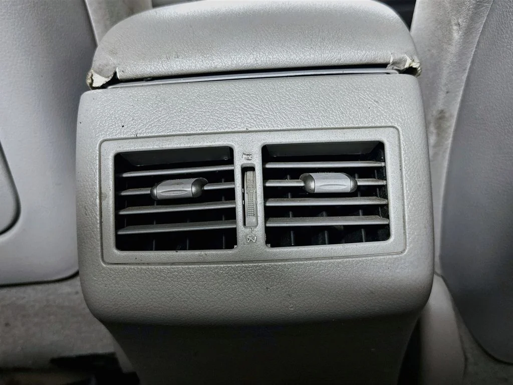 Used 2007 Silver Toyota XLE image 29