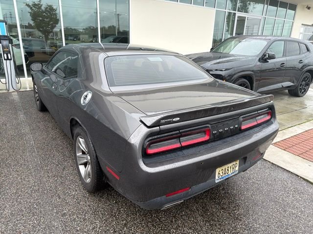 Used 2019 Gray Dodge SXT image 4