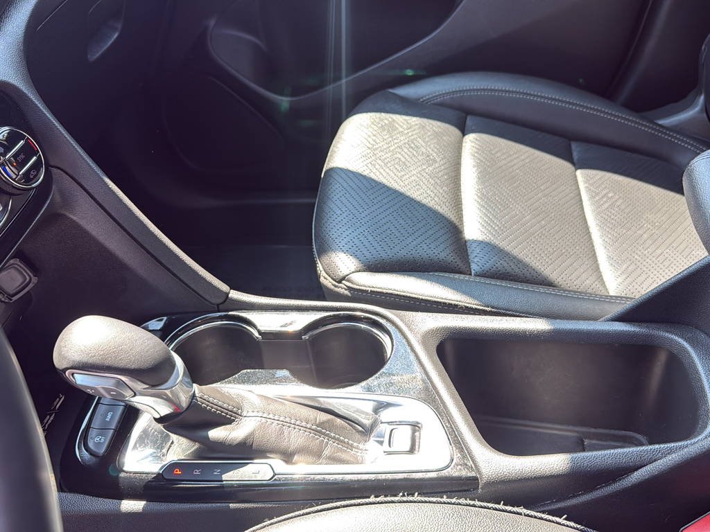 Used 2023 Red Buick Essence image 19