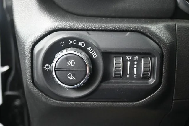 Certified Used 2022 Black Clearcoat Jeep Overland image 7