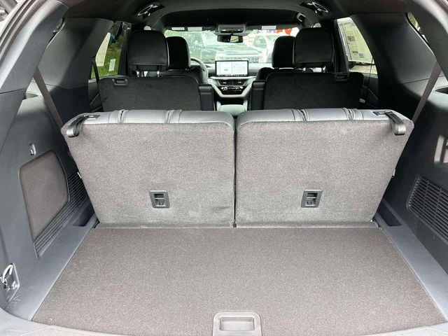 New 2026 Space White Metallic Ford Tremor® image 18
