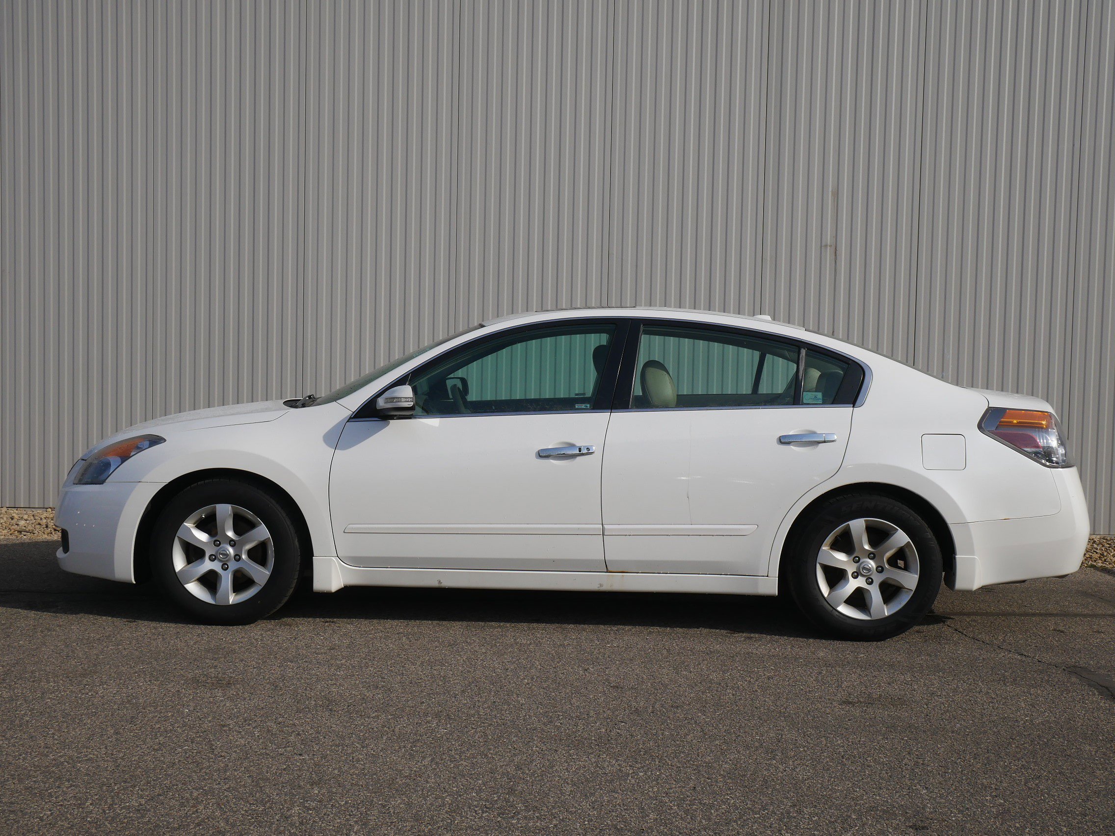 Used 2009 Nissan Altima SL with VIN 1N4BL21E79N525231 for sale in Hastings, Minnesota