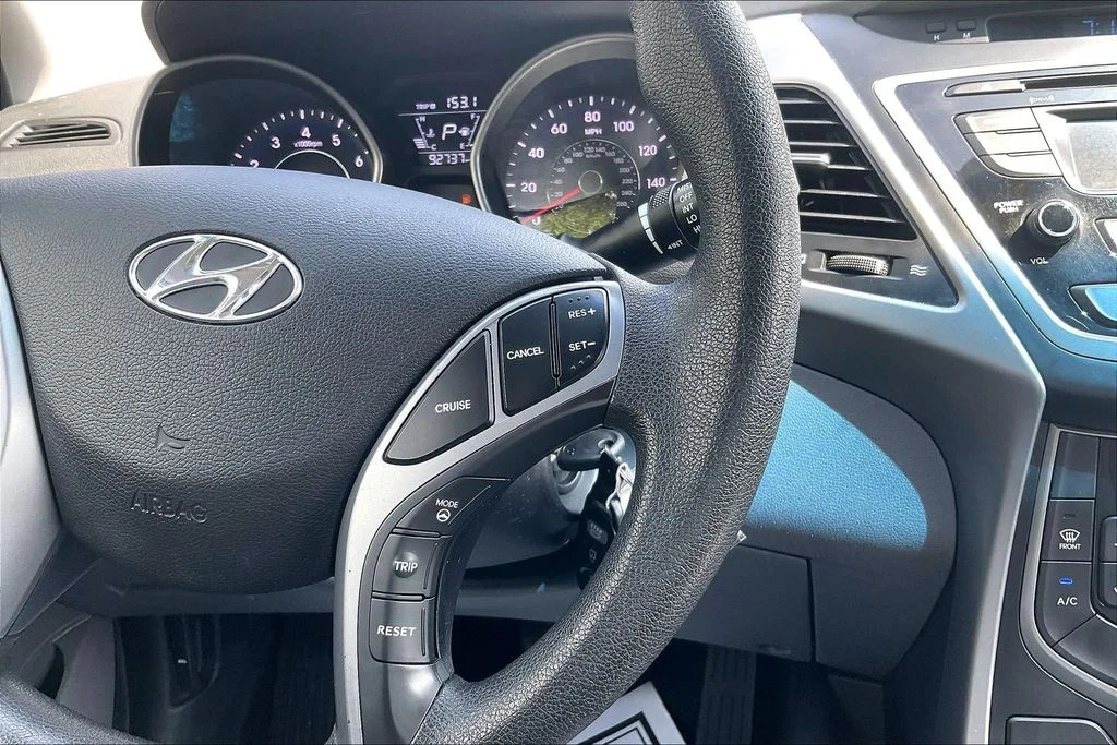 Used 2015 White Hyundai SE image 22