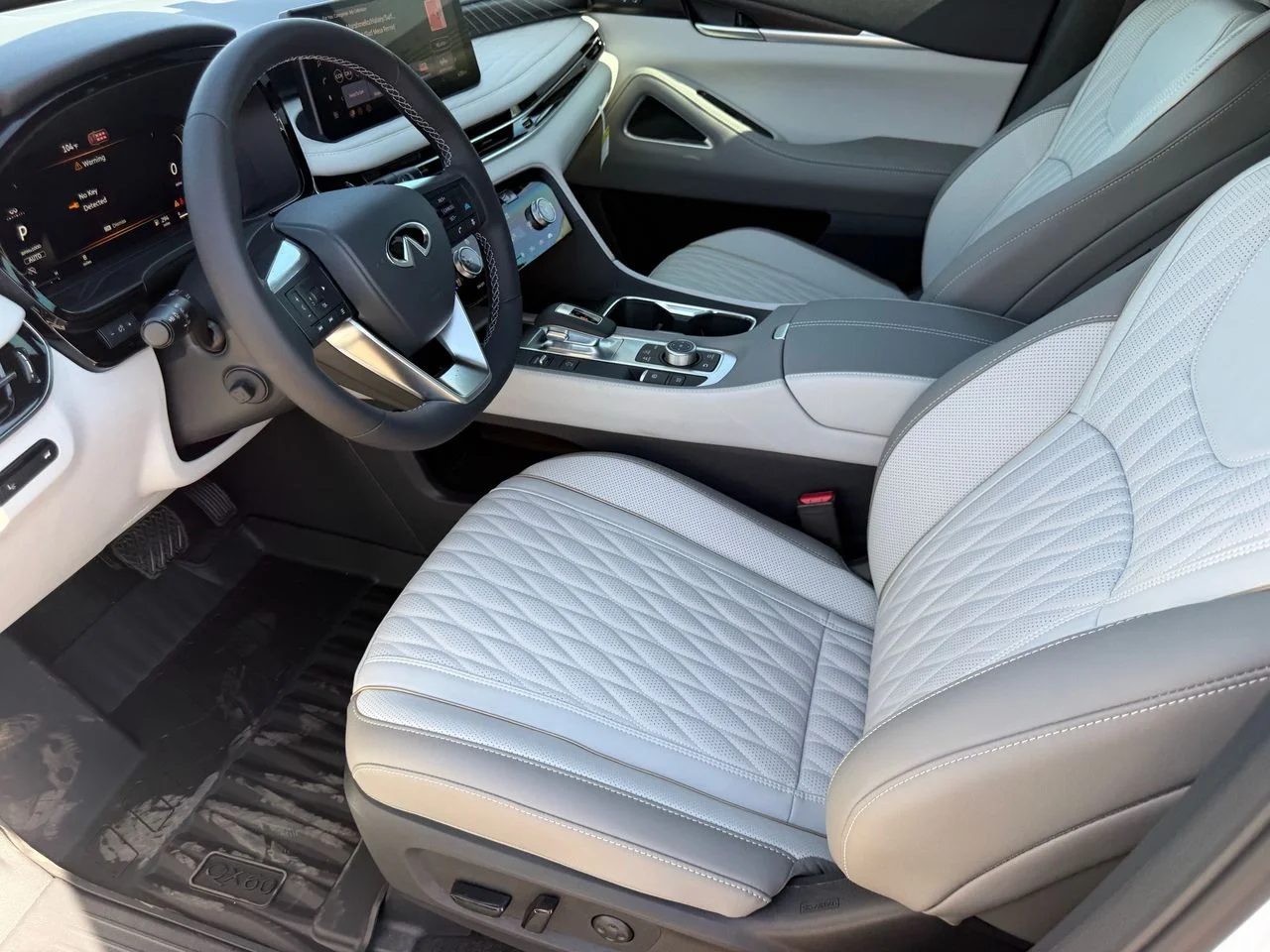 New 2027 2T RAD WHT INFINITI Autograph AWD image 12