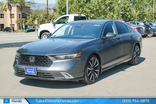 Used 2025 Meteorite Gray Metallic Honda Touring image 4