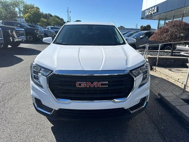 Used 2024 White GMC SLE image 2