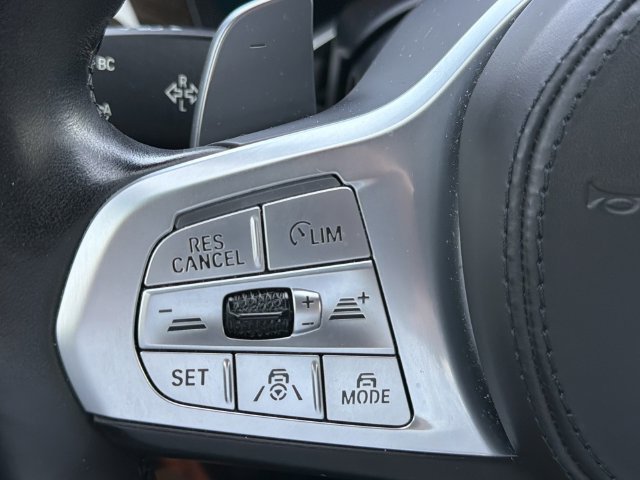 Used 2022 Black Sapphire Metallic BMW M760i xDrive image 32