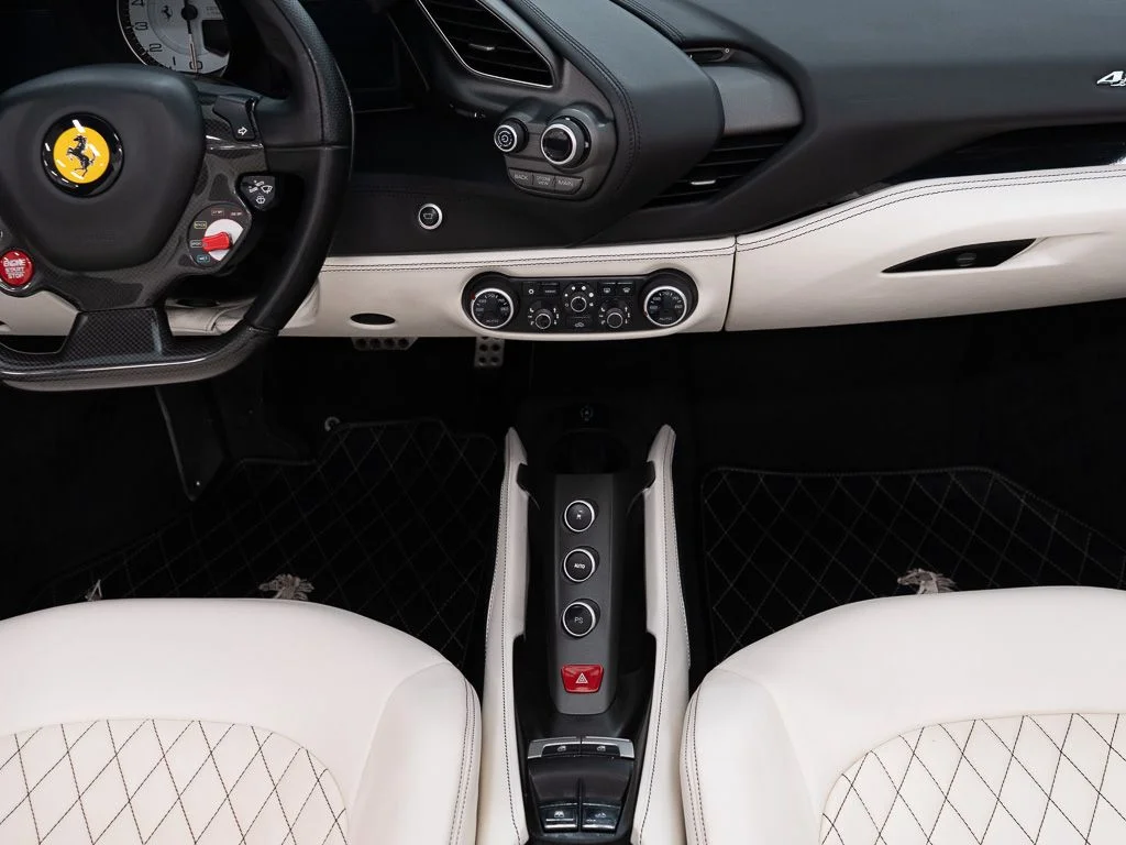 Used 2018 Bianco Avus Ferrari  image 32