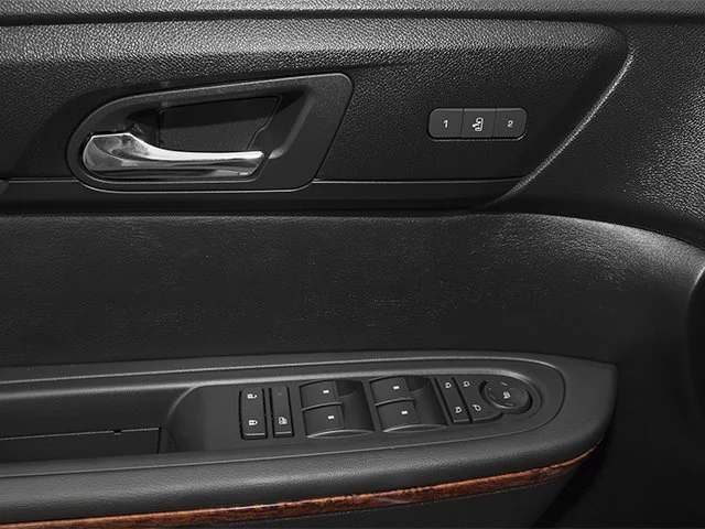 Used 2014 Silver Ice Metallic Chevrolet LTZ image 21