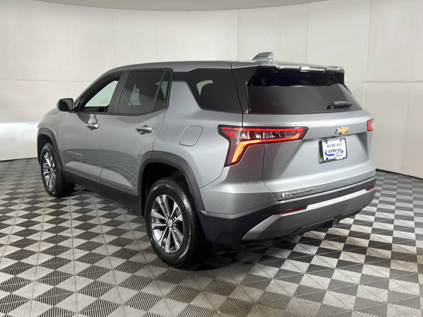 Used 2026 Sterling Gray Metallic Chevrolet AWD LT image 31