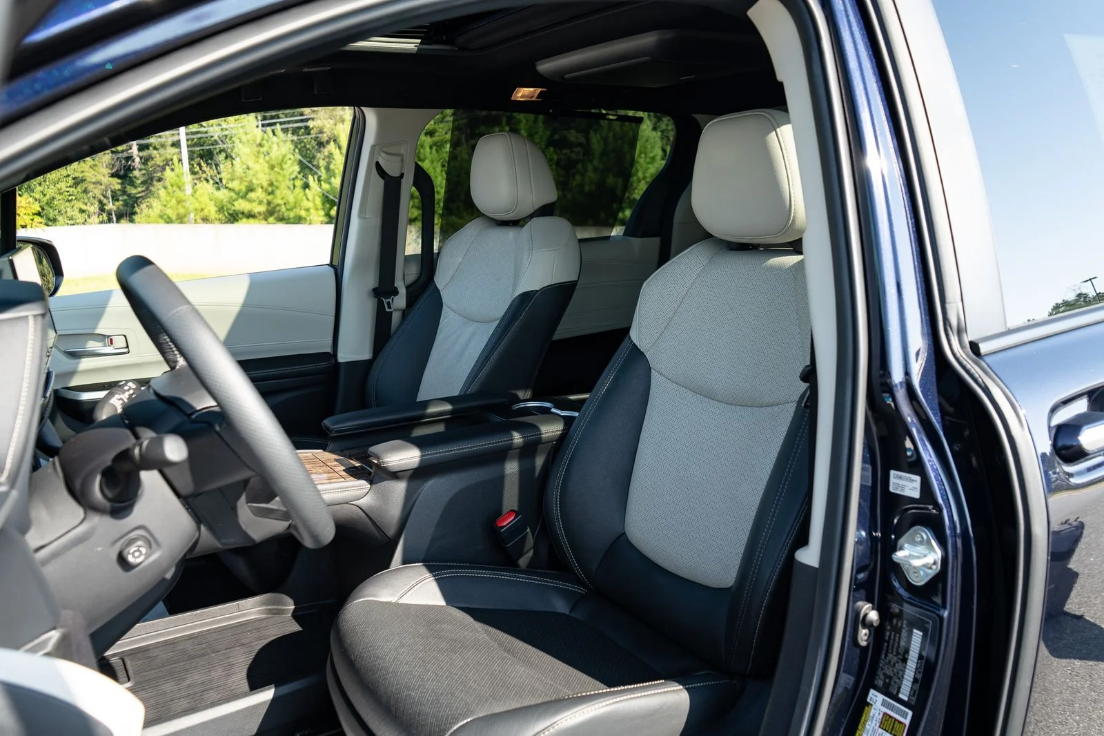 Used 2025  Toyota Platinum image 15