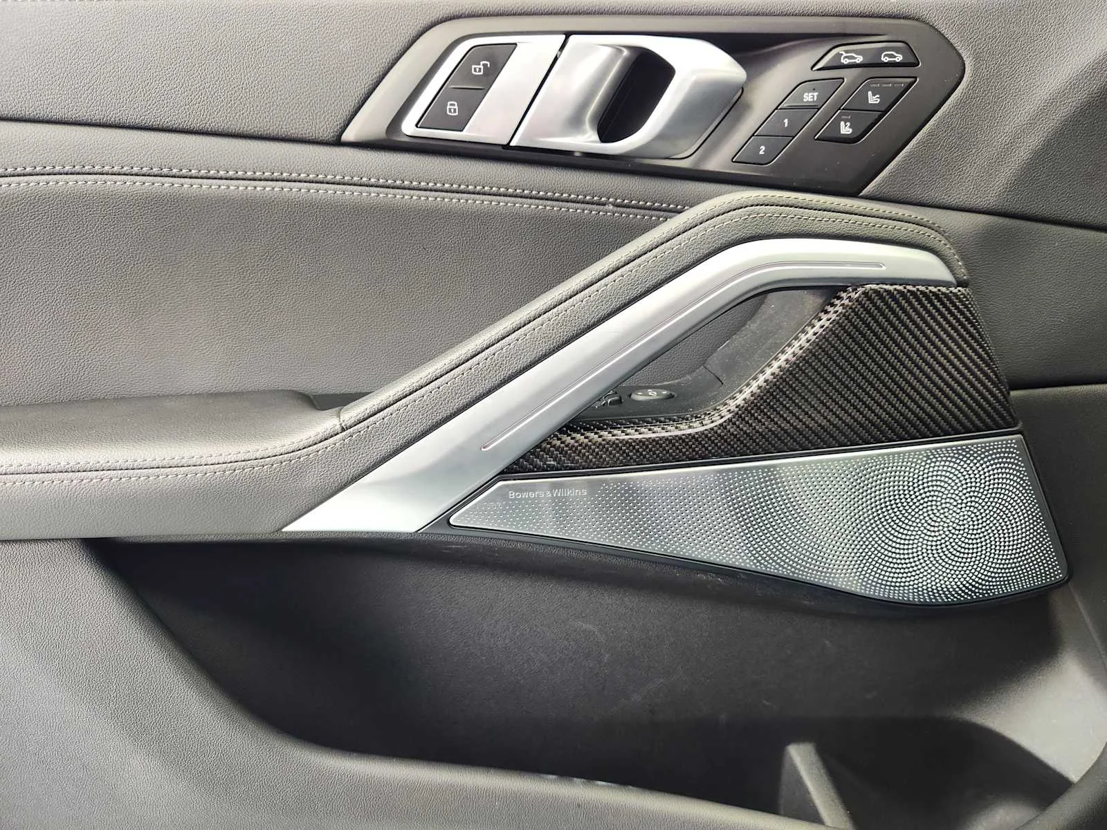 Used 2021 Black Sapphire Metallic BMW M50i image 18