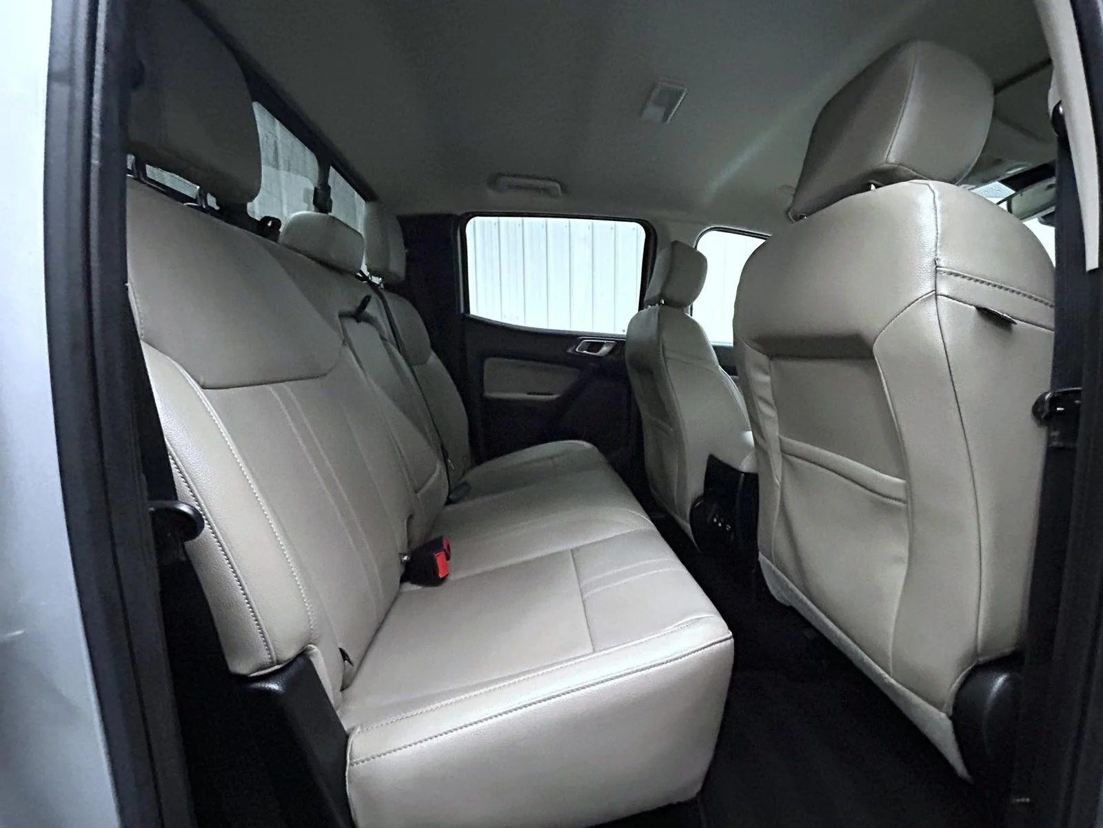 Used 2019 Silver Ford Lariat image 18