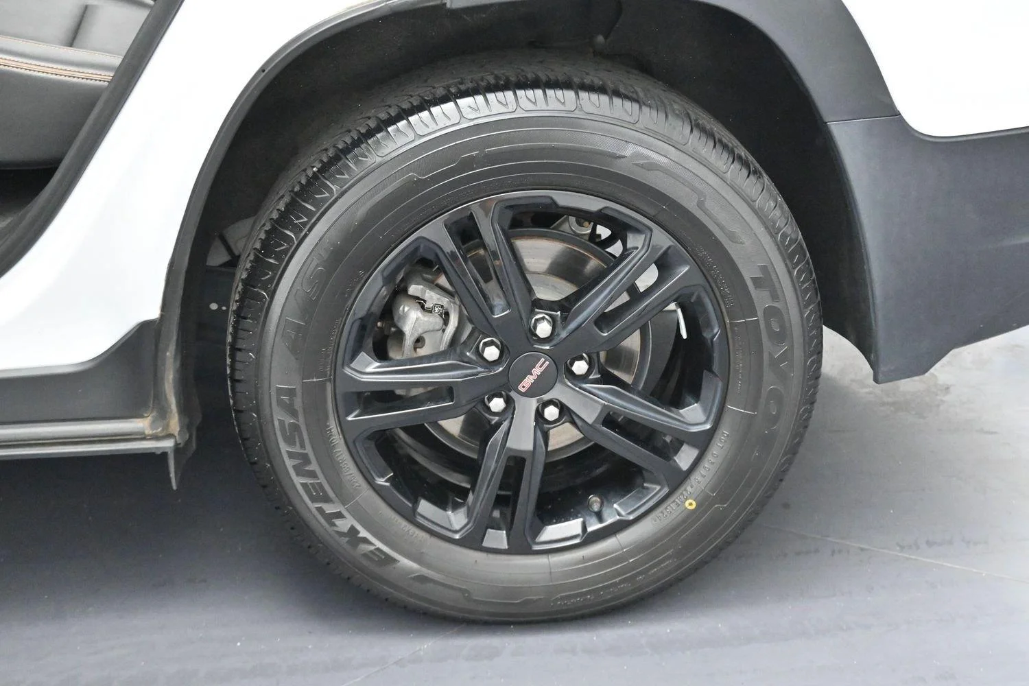 Used 2022 Summit White GMC AT4 image 40