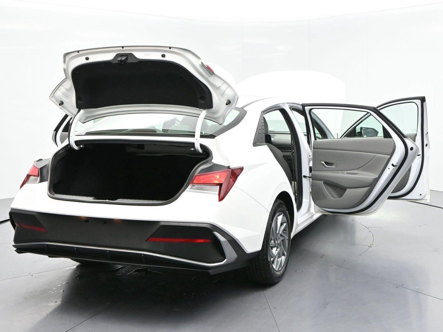 Used 2024 Serenity White Hyundai SEL image 40