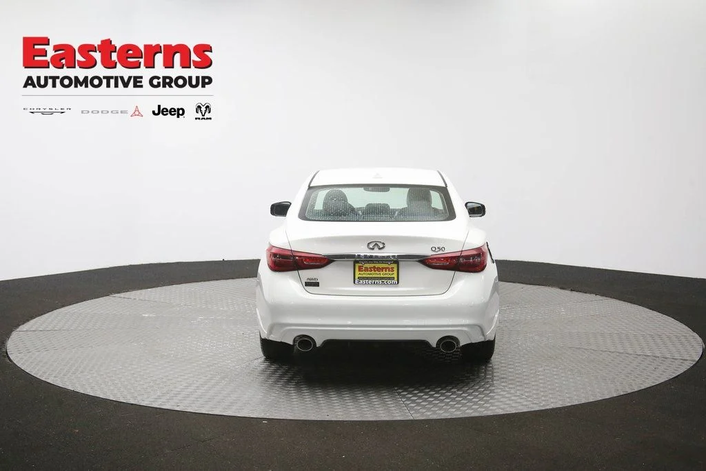 Used 2023 White INFINITI LUXE image 40