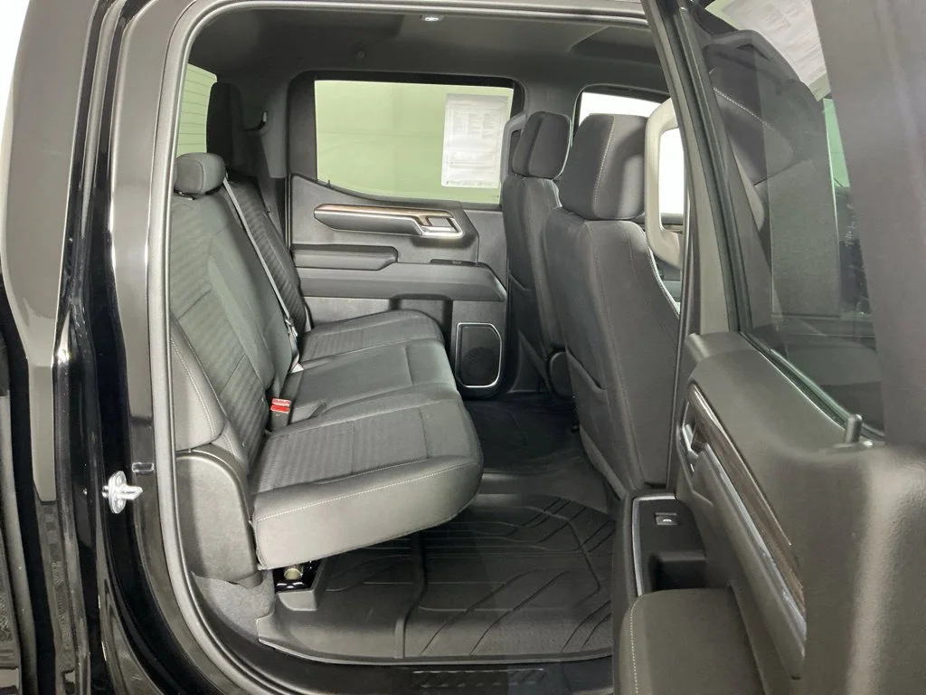 Used 2022 Black Chevrolet LT image 7