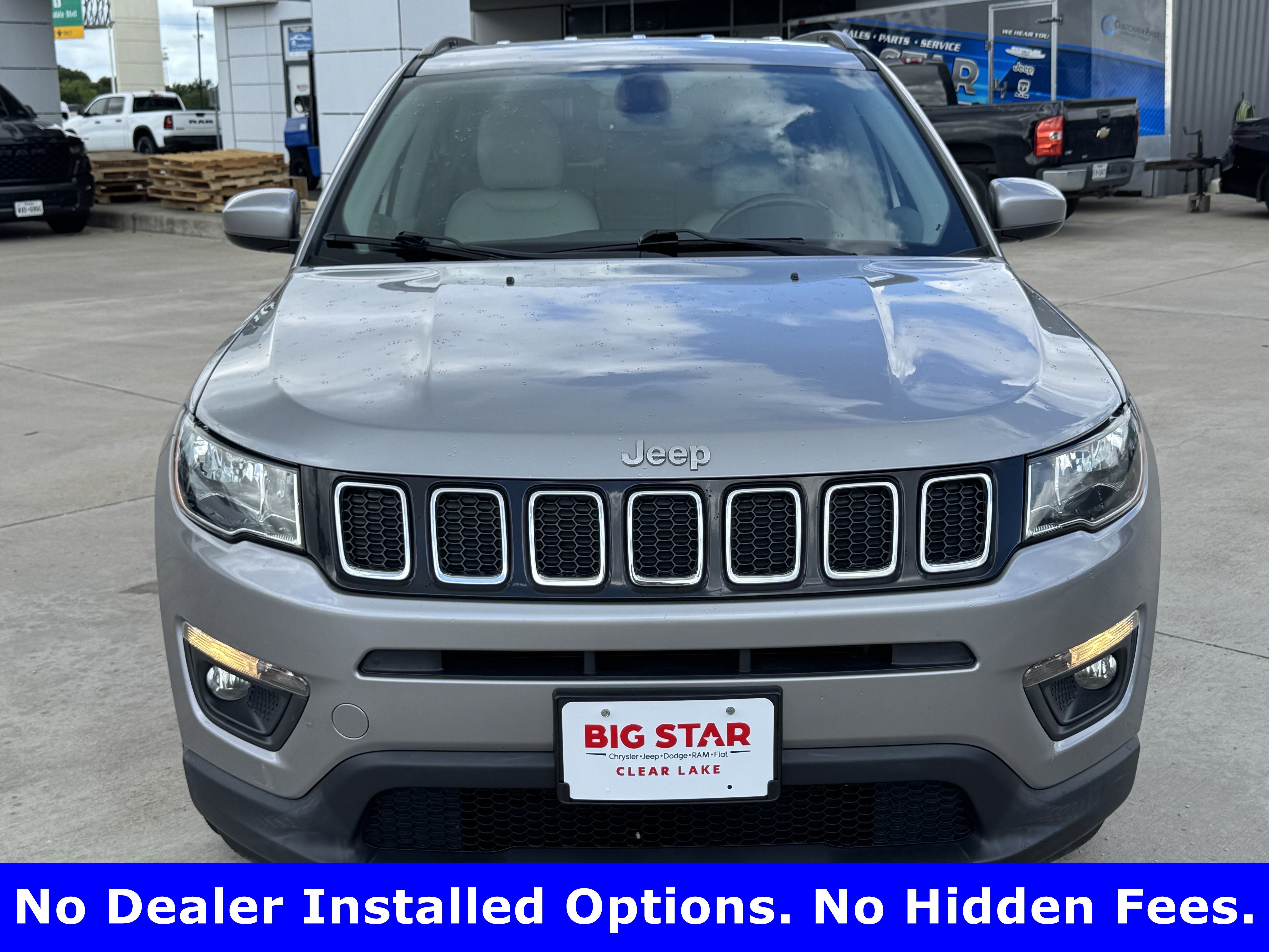 Used 2020 Billet Silver Metallic Clearcoat Jeep Latitude image 3