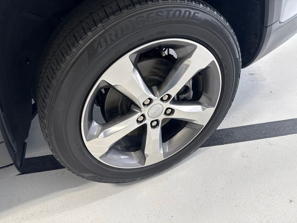 Used 2022 Silver Jeep Limited image 17