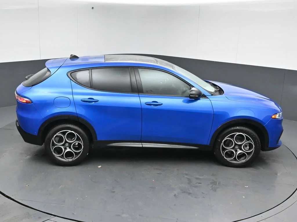 New 2026 Misano Blue Metallic Exterior Paint Alfa Romeo Base image 45