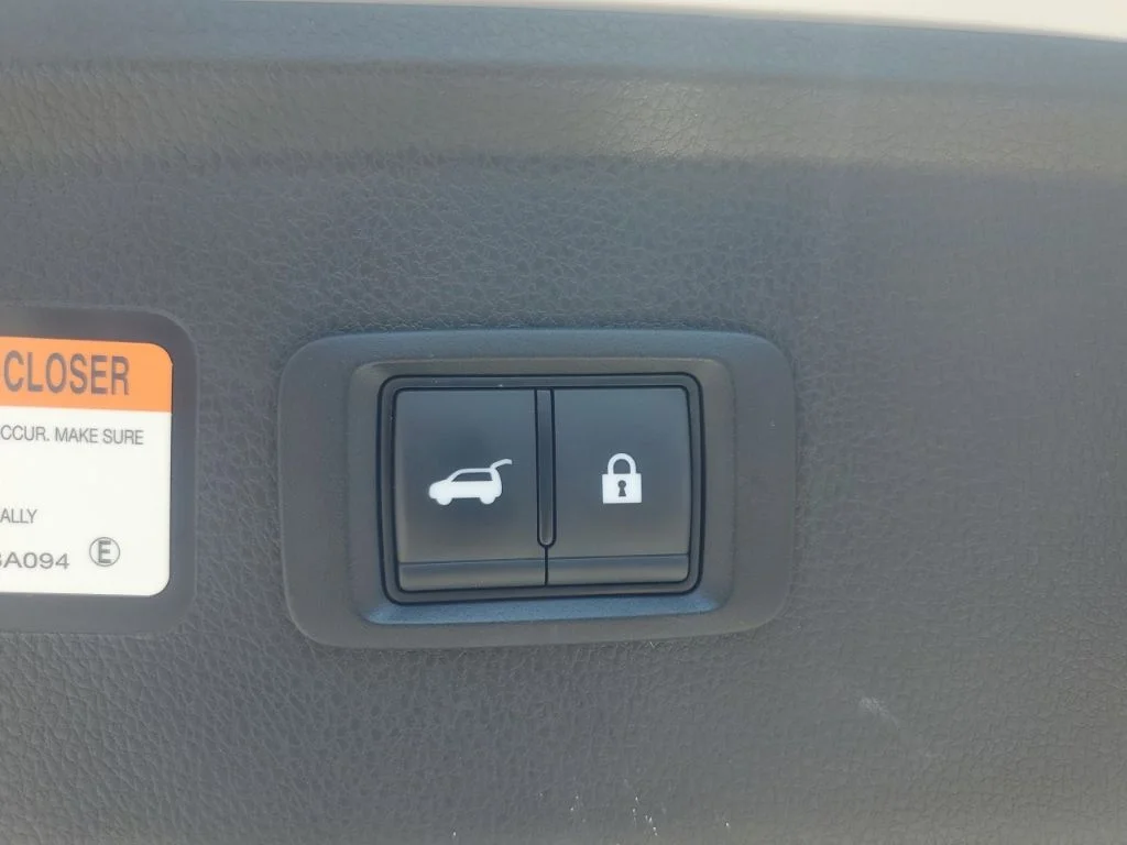 Used 2025 White Mitsubishi SE image 16