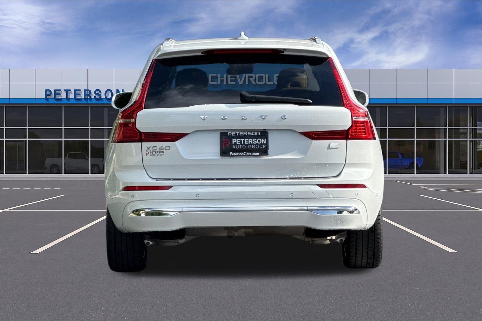 Used 2022 White Volvo T8 Inscription image 5
