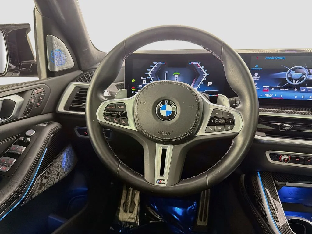 Used 2024 White BMW M60i image 24
