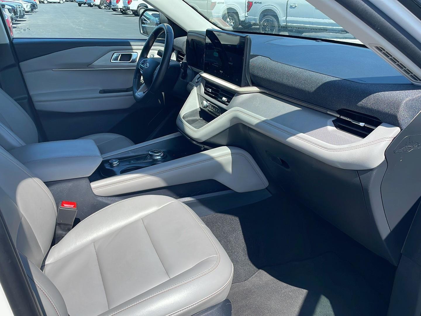 Used 2025 Star White Ford Active image 28