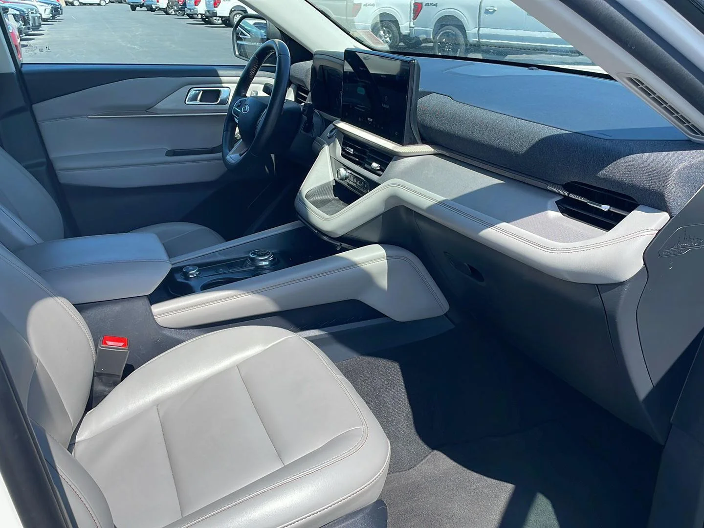 Used 2025 Star White Metallic Tri-Coat Ford Active image 28