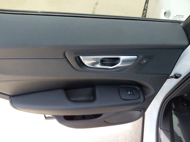 Used 2024 Crystal White Volvo B5 Plus Dark Theme image 29