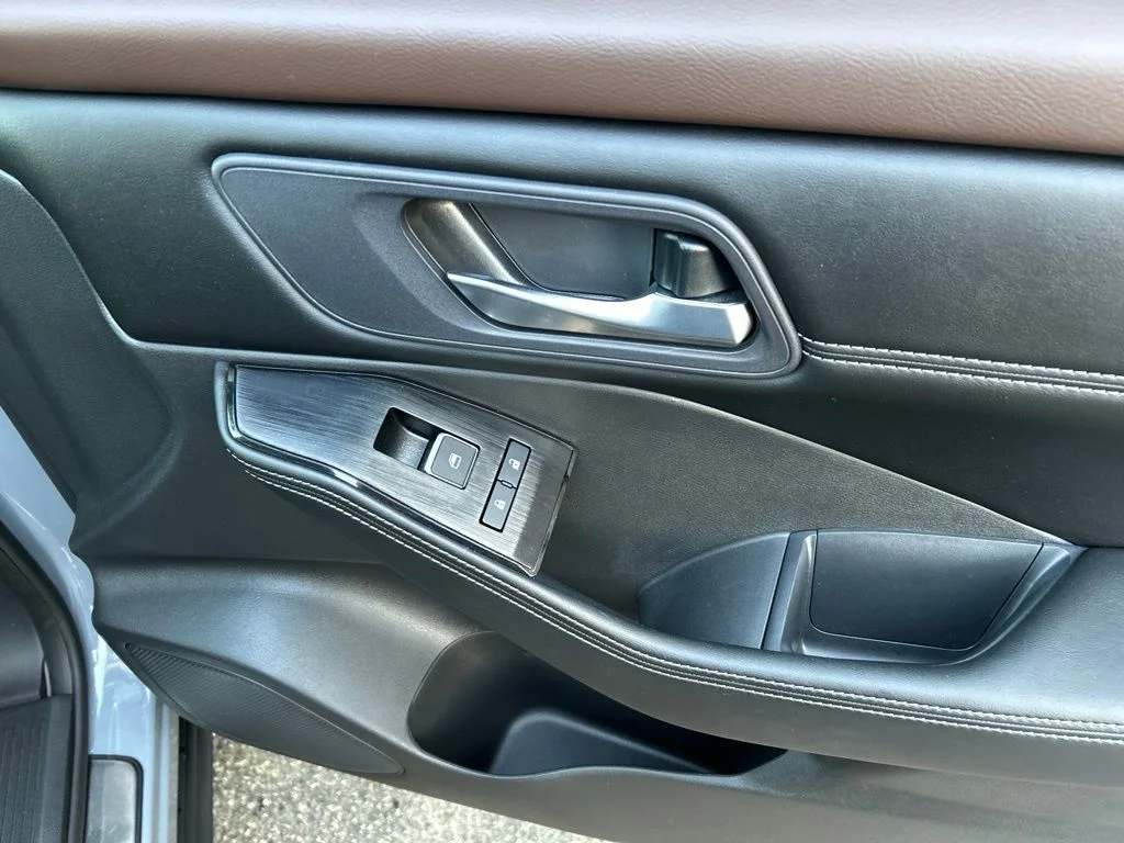 Used 2023 Gray Nissan SL image 31
