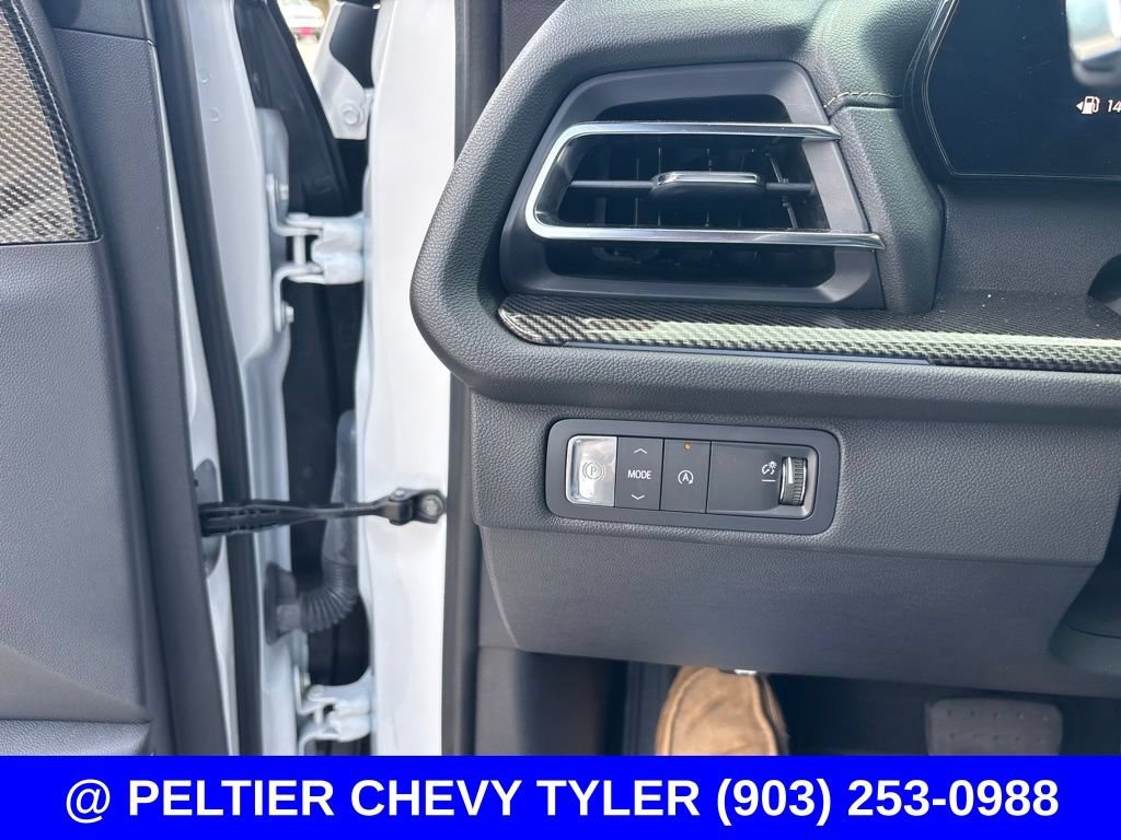Used 2025 Iridescent Pearl Tricoat Chevrolet High Country image 13