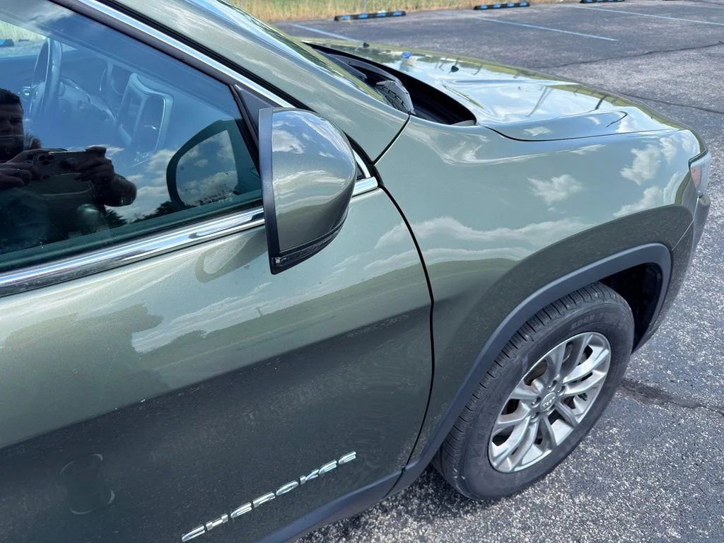 Used 2021 Green Jeep Latitude Lux image 11
