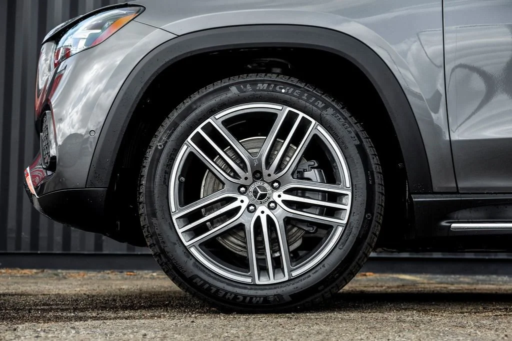 New 2026 Selenite Grey Metallic Mercedes-Benz GLS 450 image 42