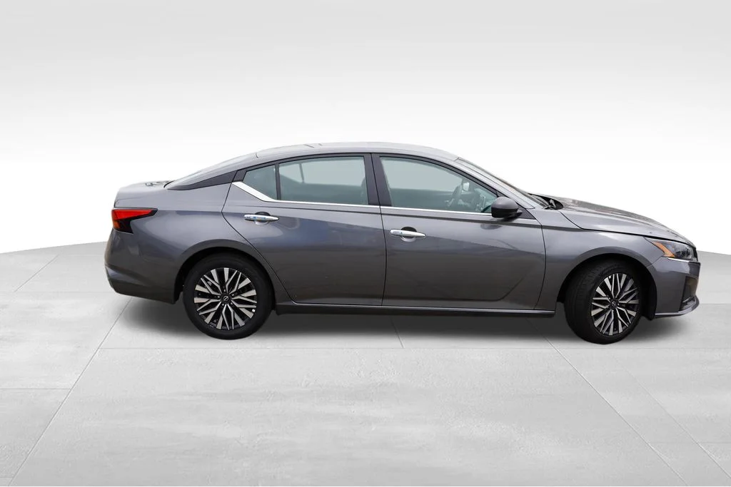 Certified Used 2025 Gun Metallic Nissan 2.5 SV image 2