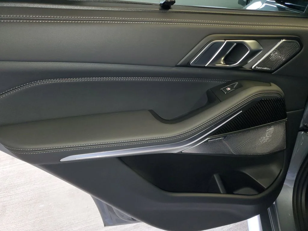 New 2026 Skyscraper Grey Metallic BMW M60i image 9
