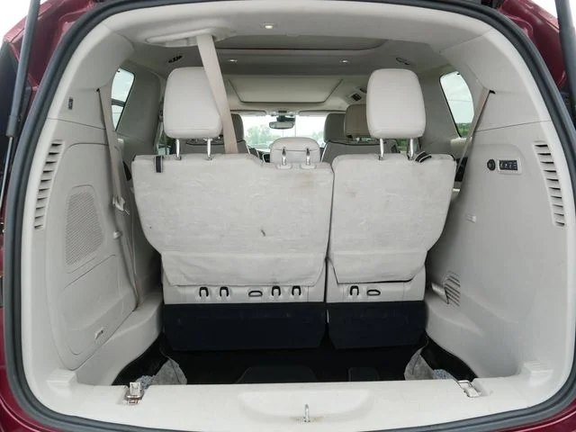 Used 2021 Velvet Chrysler Limited image 19