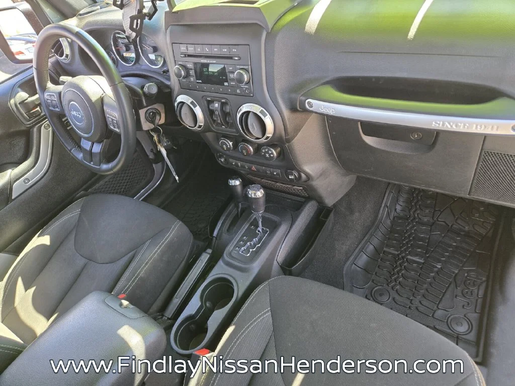 Used 2017 Silver Jeep Unlimited Rubicon image 16