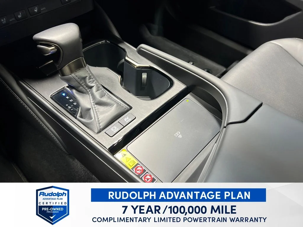 Used 2025 White Lexus 300h image 34