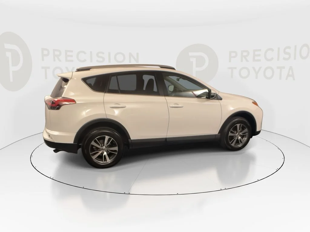 Used 2018 Super White Toyota XLE image 21