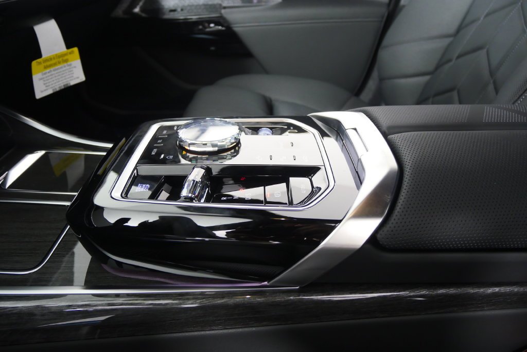 2026 BMW 7 Series 750e - Photo 24
