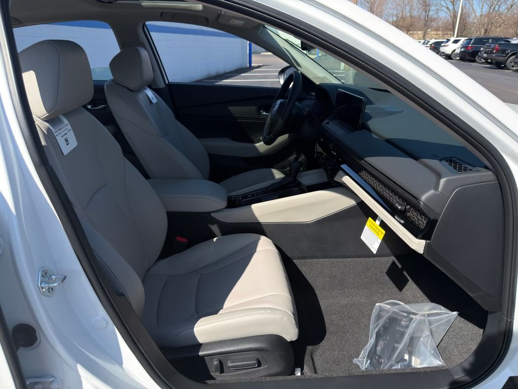 New 2026 Platinum White Pearl Honda EX-L image 24